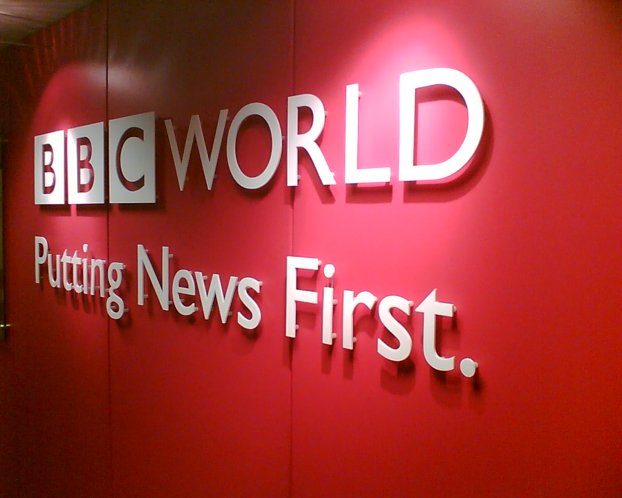 
            La BBC : un modèle de service audiovisuel public en danger          